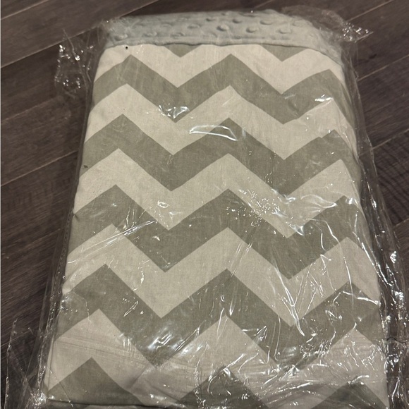 NWT Canopy Couture Infant Car Seat Cover Kit - Gray and White - Picture 2 of 5